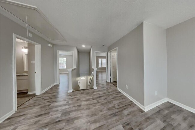 Foto del edificio - 6611 Barker Bend Ln