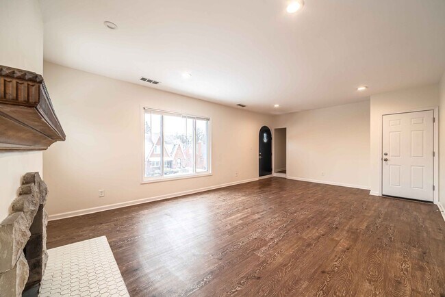 Building Photo - 17596 Santa Rosa Dr