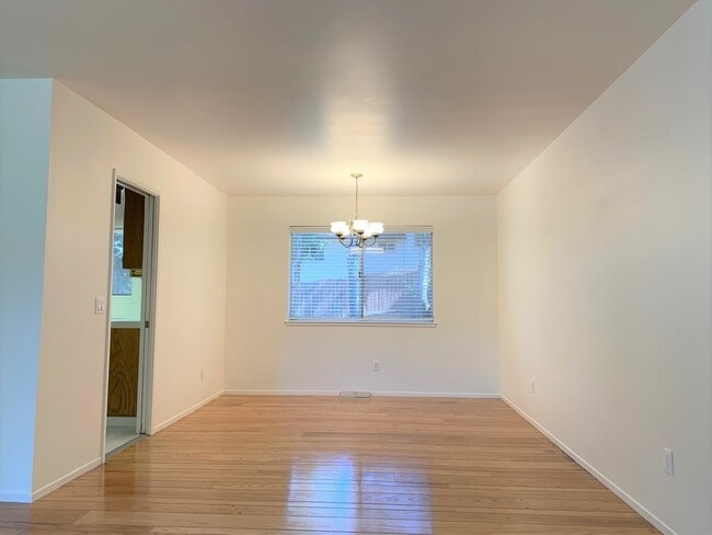 Building Photo - Four Bedroom in Crown Village