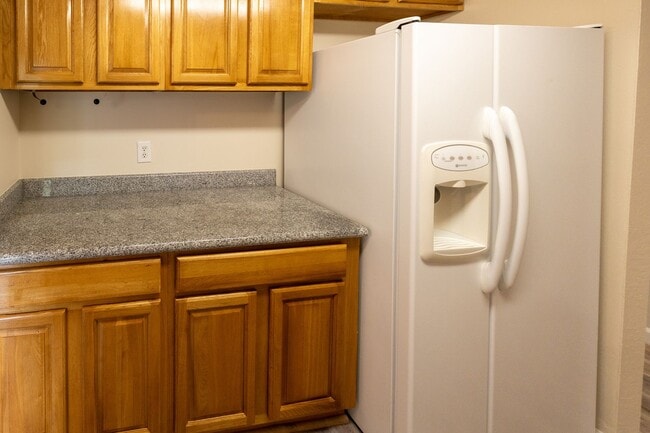 Building Photo - Spacious 2-Story Townhouse-Style Condo in Central Fremont – Available Now!