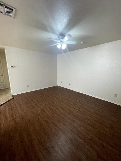 Building Photo - 402 Algerita Dr