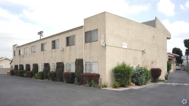 Building Photo - 2029 Darwin Ave
