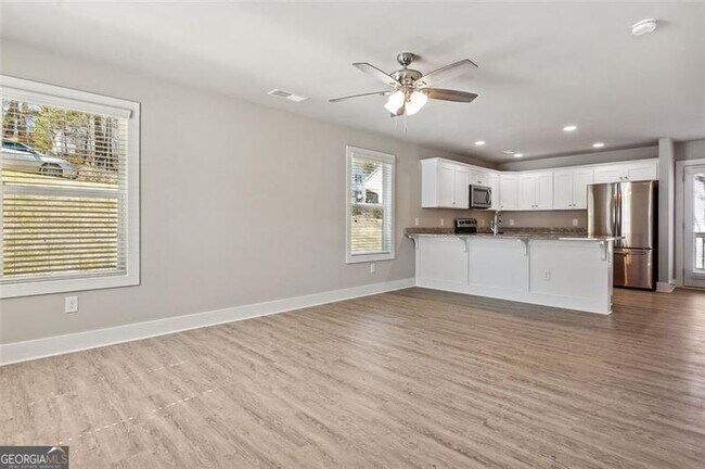 Building Photo - 5280 Chrysler Dr