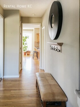 Foto del edificio - Large 2-Story w/finished basement + fence ...