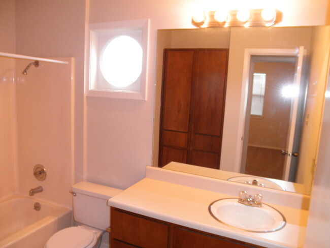 Building Photo - 6725 Lancret Hill Dr