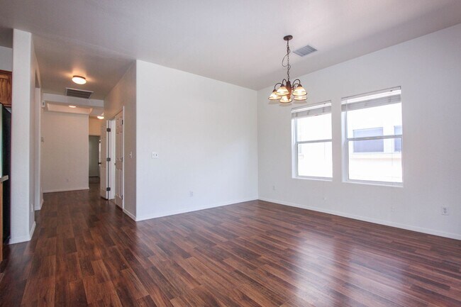 Foto del edificio - Quailwood Townhome with Amenities