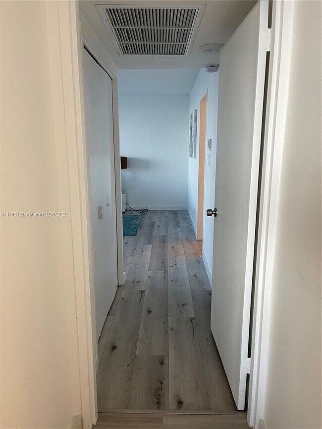 Foto del edificio - 5161 Collins Ave