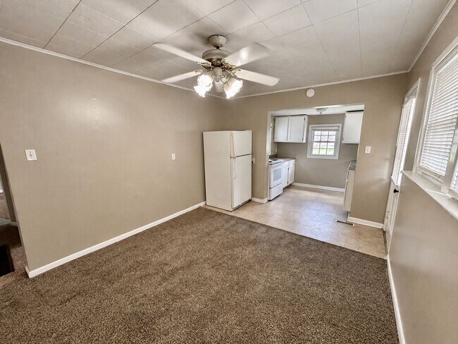 Building Photo - 627 Golfview Dr