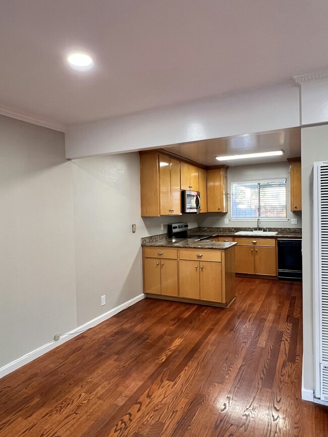 Photo - 2047 Montecito Ave Townhome
