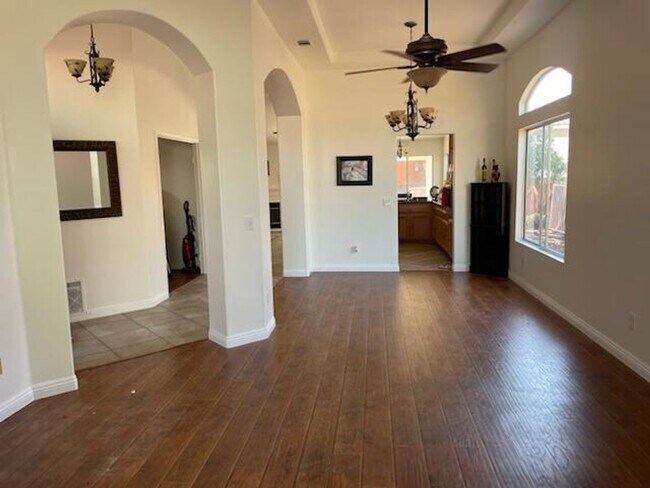 Building Photo - Corona- Single Story pool home