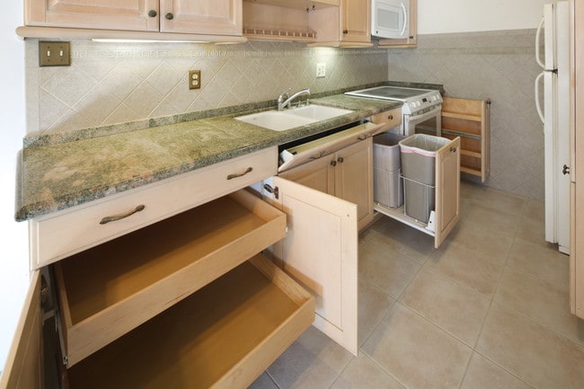Pull out drawers, granite counter tops - 250 Linden Ave
