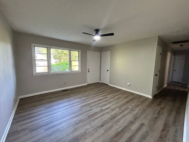 Foto del edificio - 745 Rustland Dr