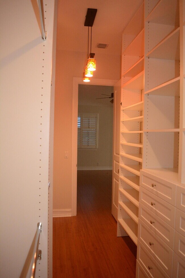 Foto del edificio - 320 W Mallory Cir