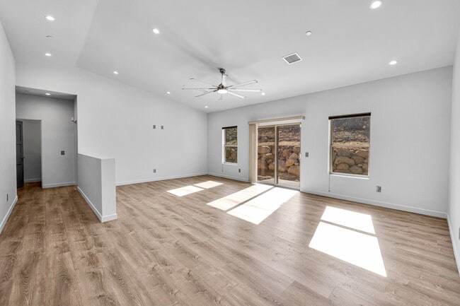 Building Photo - 7760 Arrowhead Dr