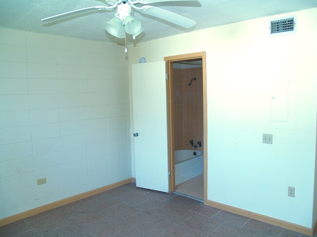Foto del edificio - 710 Iris St