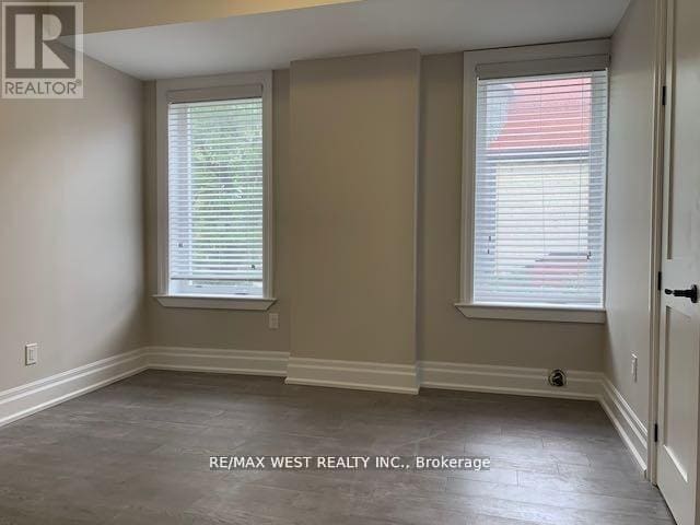 Photo du bâtiment - 1495 King St W
