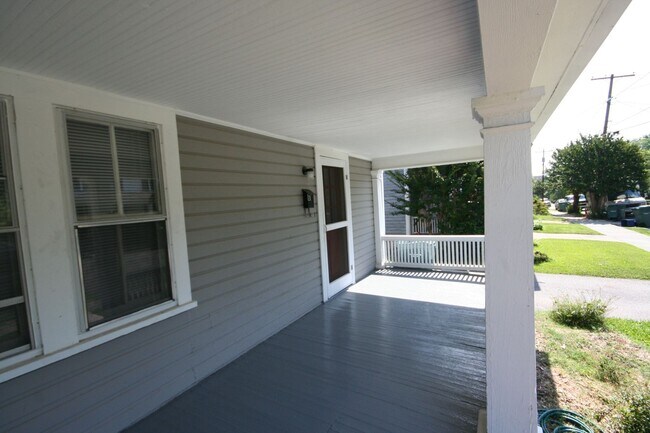 Building Photo - Adorable Duplex with Fenced Yd Near Duke and Downtown