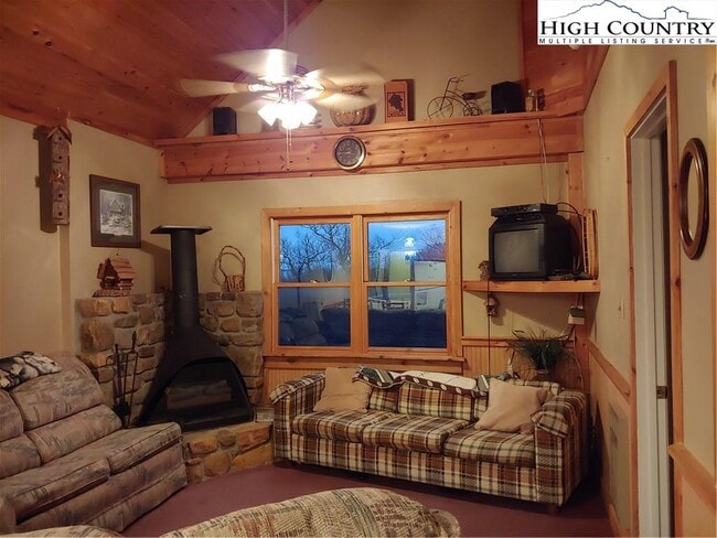 Building Photo - 1005 Beech Mountain Pky