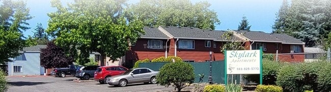 Building Photo - Inviting East Portland Apartment with Bright Living and Everyday Comfort