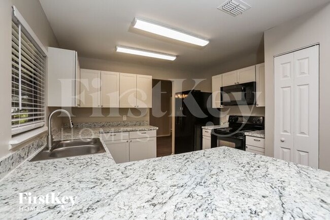 Building Photo - 3278 Croton Ave