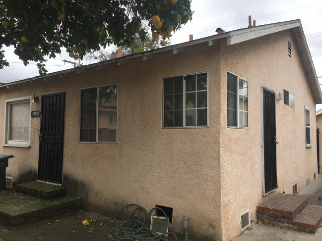 Building Photo - South Gate 4 Plex