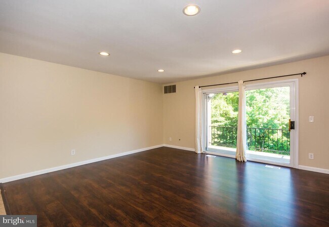 Building Photo - 222 Crocker Dr