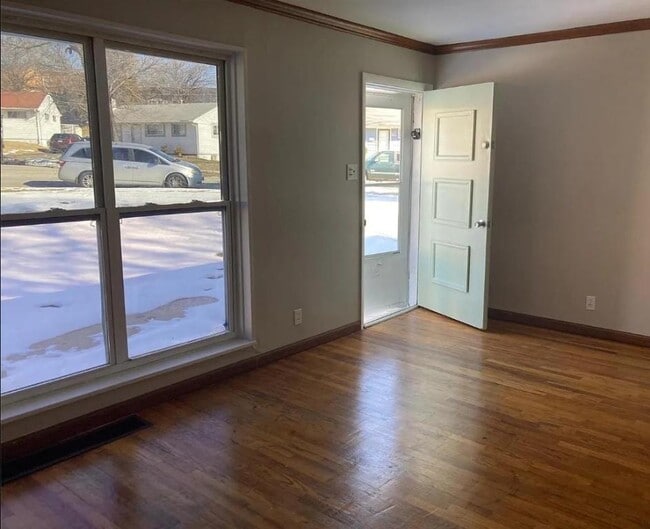 Building Photo - 5619 Sanborn Dr