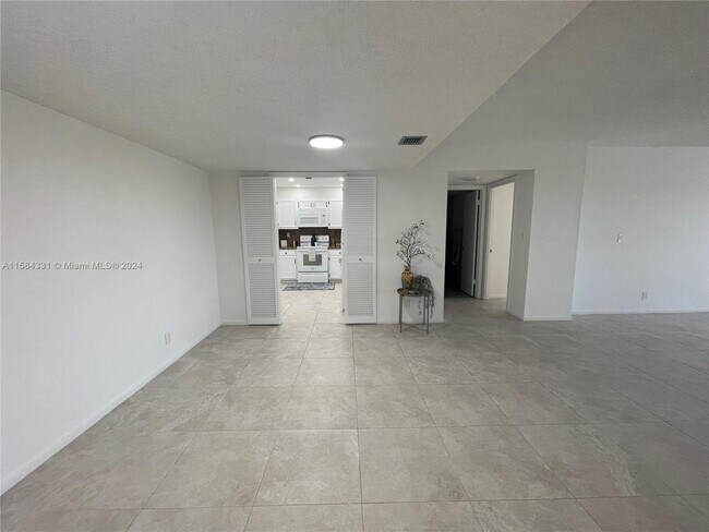 Building Photo - 10777 West Sample Road Apt #618, Coral Spr...