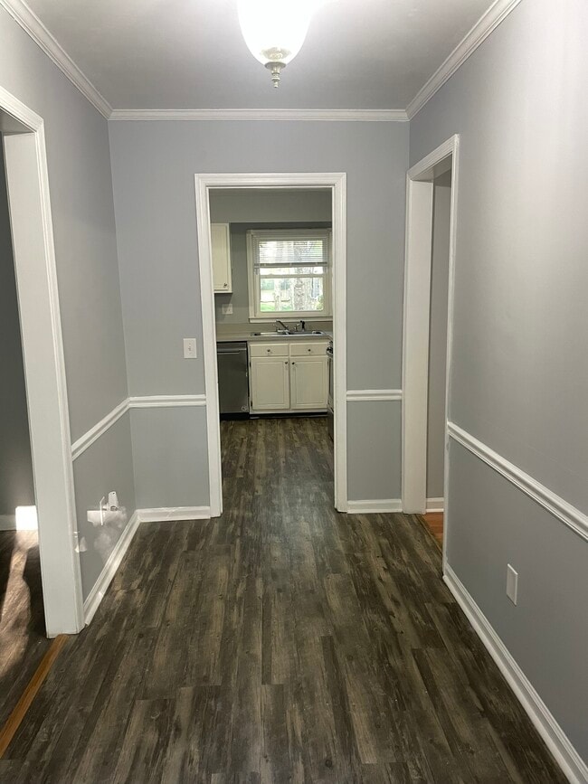 Building Photo - 6616 Lynndale Dr