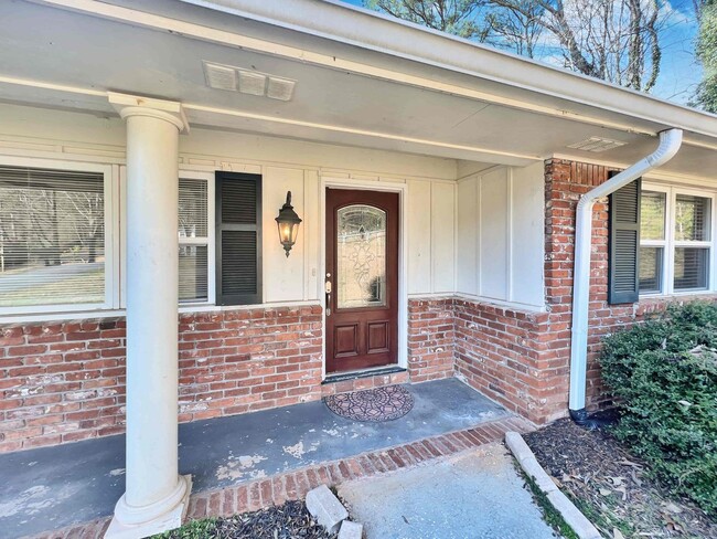 Building Photo - Fantasic 3 BR/2 BA 4 Sided Brick Ranch in ...