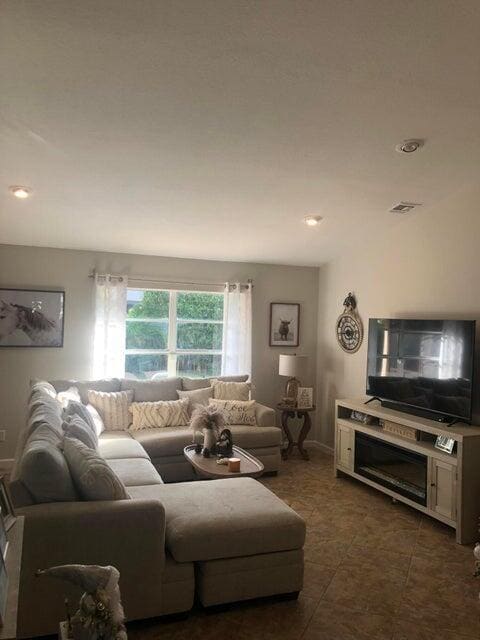 Foto del edificio - 590 Juniper Pl