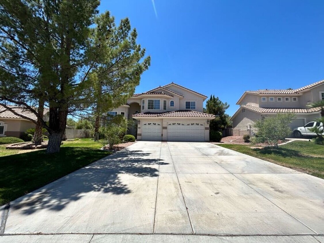 Primary Photo - 5 BED, 4.5 BATH, 2 STORY HOME!!!