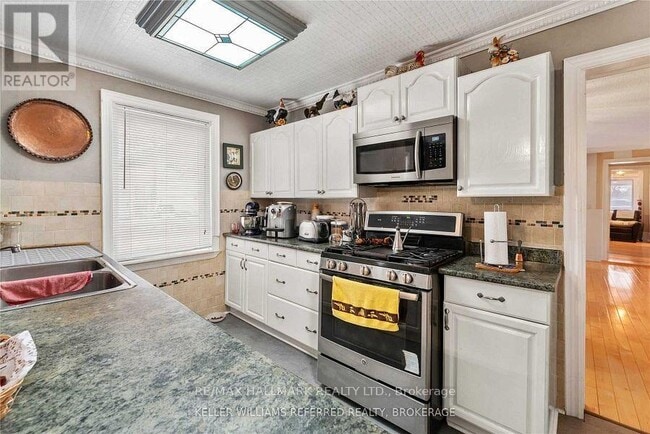 Building Photo - 5440 Yonge St