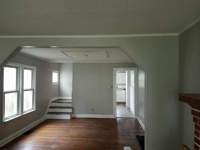 Building Photo - 3 bedroom 1 bathroom duplex in Bexley Schools