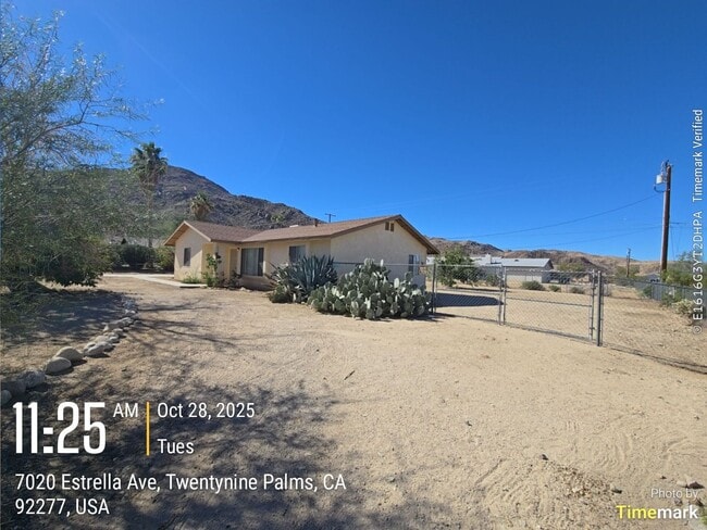 Building Photo - 3 bedroom 2 bath Available now