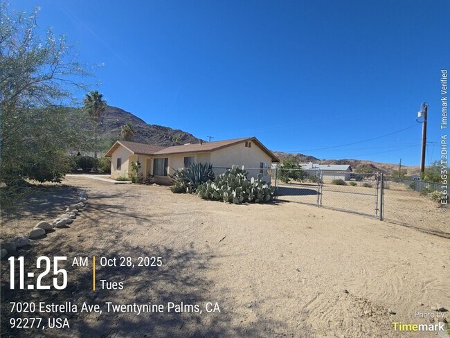 Foto del edificio - 3 bedroom 2 bath Available now