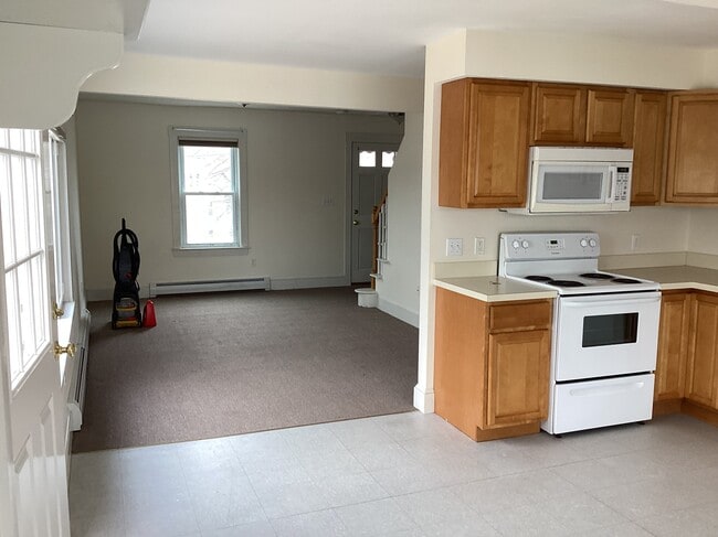 Building Photo - 21 Pond St