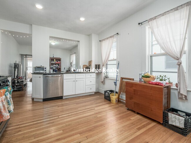 Building Photo - 99 2nd St