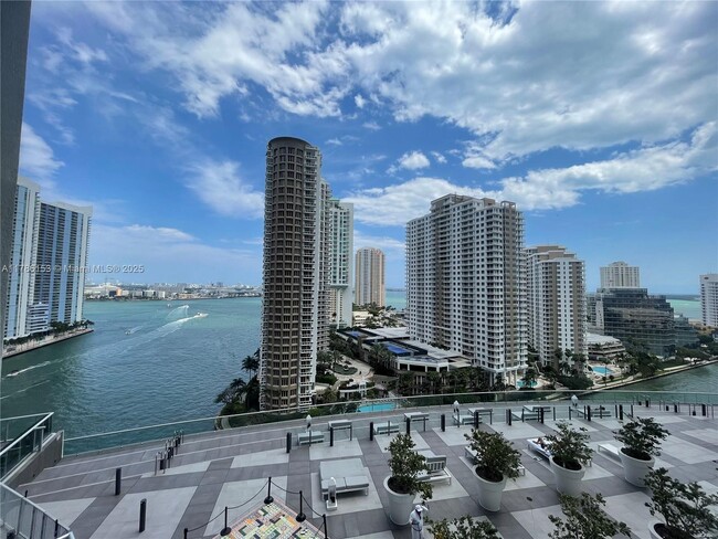 Foto del edificio - 465 Brickell Ave