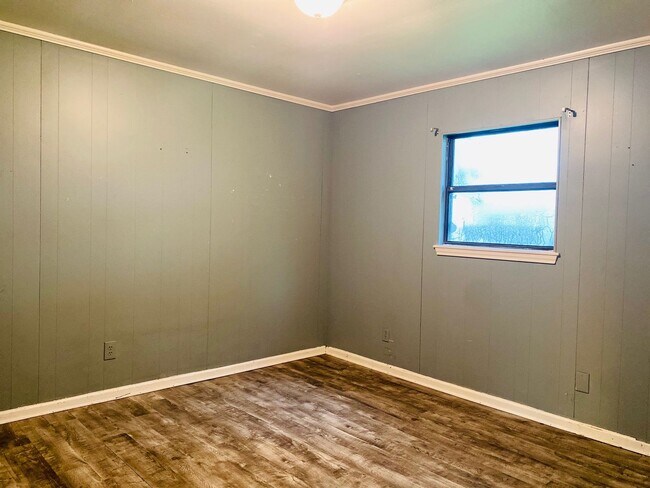 Building Photo - 440 Huval