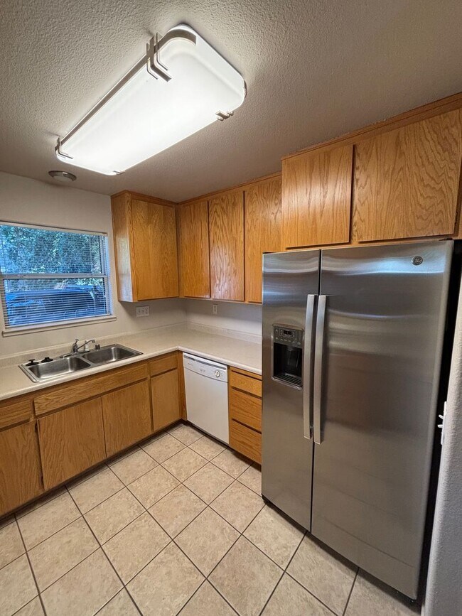 Building Photo - Northeast Santa Rosa 2 Bedroom 1.5 Bathroo...