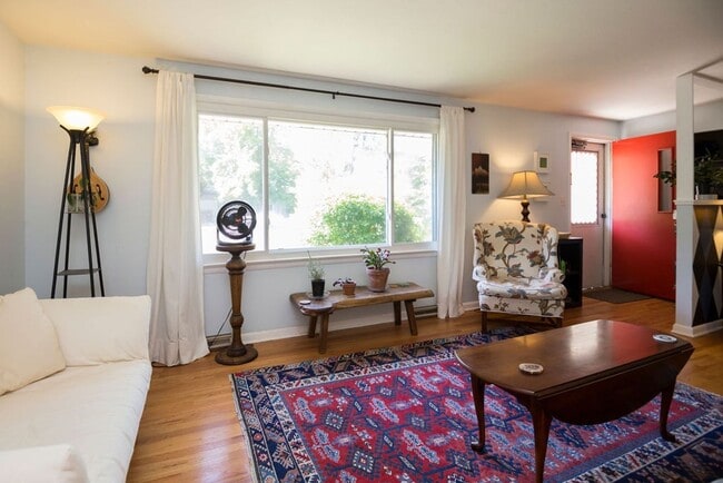 Building Photo - 1504 Crestmore Pl