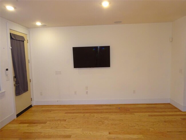 Foto del edificio - 2401 Crawford St
