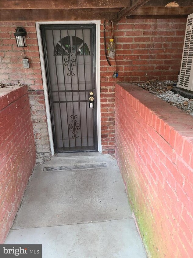 Primary Photo - 3433 Oakwood Terrace NW