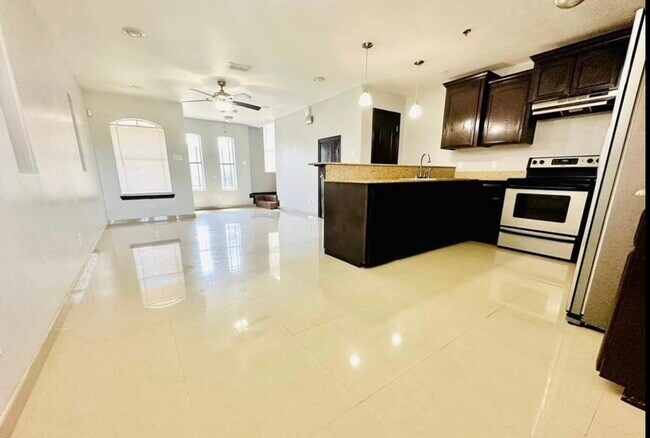 Foto del edificio - 1204 W Fig Ave