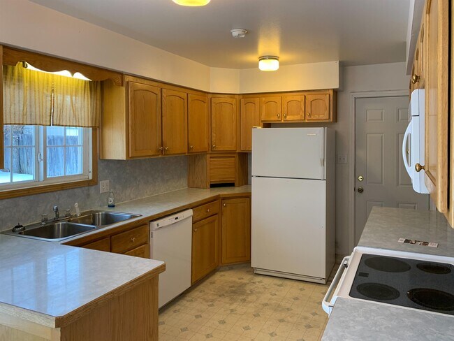 Building Photo - 421 Ashley St
