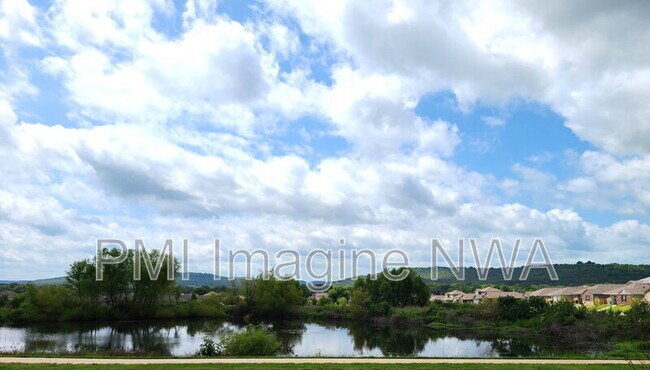 Building Photo - 993 S Brambling Ln