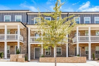Building Photo - 717 Valtek Ct