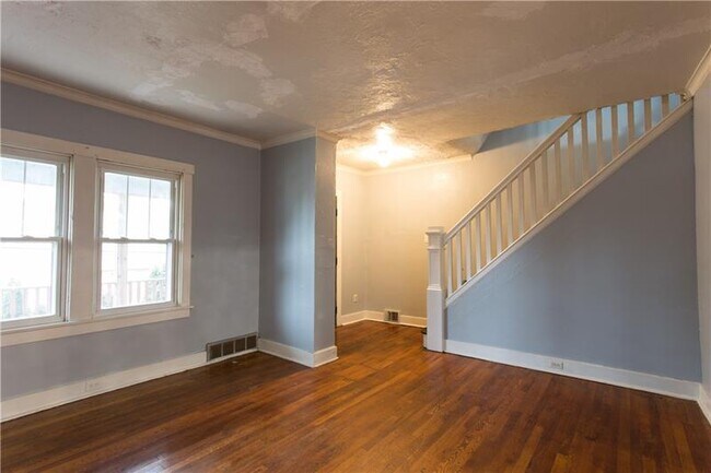 Foto del edificio - 2711 Strachan Ave