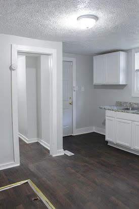 Foto del edificio - 1319 W 27th St